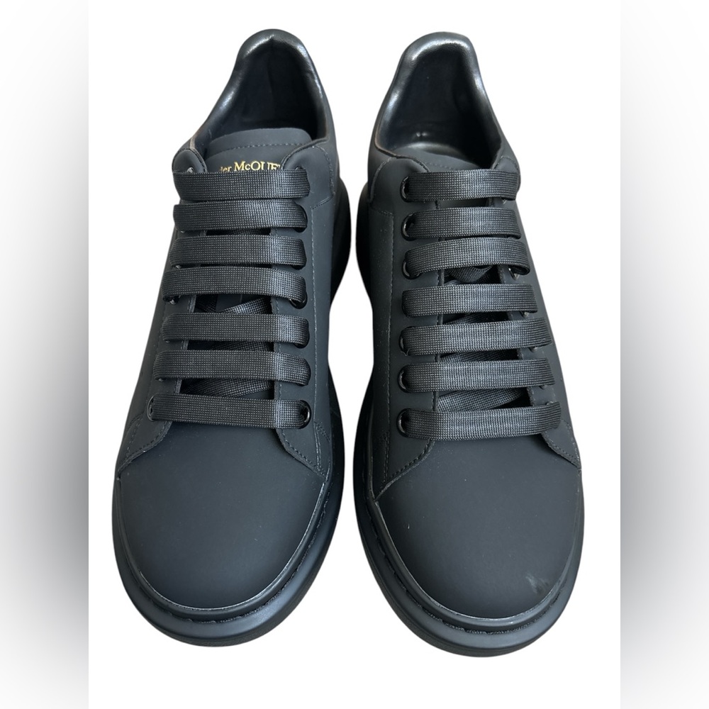 AlexanderMcQueen Oversized Sneaker Triple Black EU40Capsule Wardrobe QuietLuxury